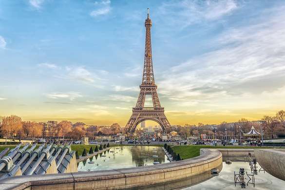 Fototapet - Turnul Eiffel într-o zi însorită