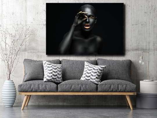 Tablou înramat, Femeie neagră cu auriu, 75 x 50 см