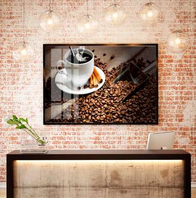 Poster - Boabe de cafea și o ceașcă de cafea fierbinte, 90 x 60 см, Poster inramat pe sticla