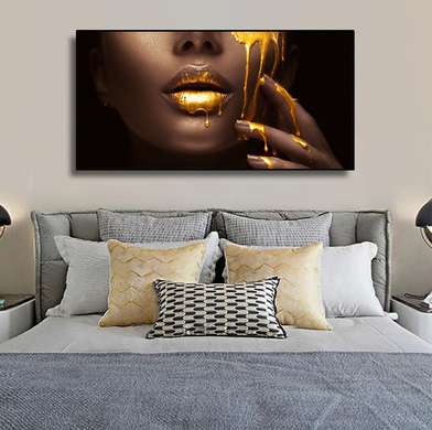 Картина в Раме - Золотые губы девушке, 75 x 50 см