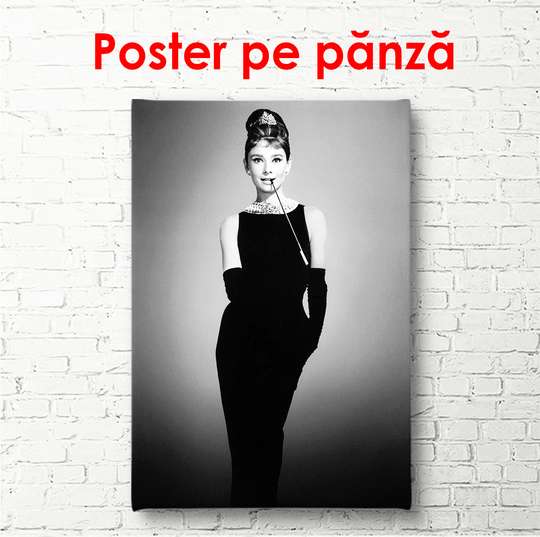 Постер - Одри Хэпберн в черном платье, 60 x 90 см, Постер в раме