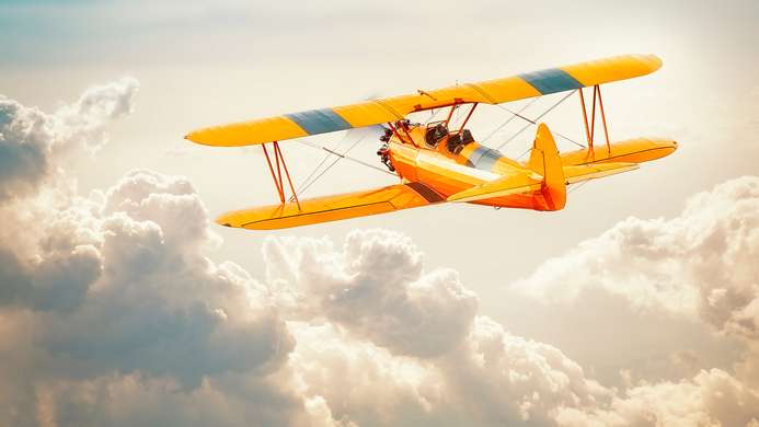Fototapet - Avion galben în nori