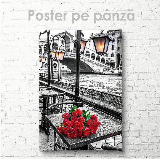 Постер, Красные розы в черно белом городе, 30 x 45 см, Холст на подрамнике
