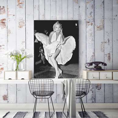 Poster - Marilyn Monroe într-o rochie albă pe stradă, 60 x 90 см, Poster înrămat